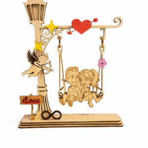 Déco couple sur balançoire en bois – Lampe & cœur (cadeau amoureux)