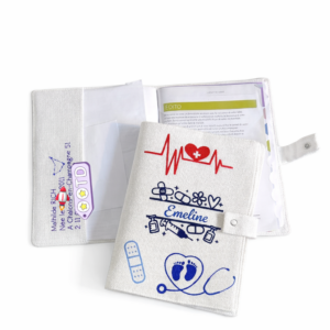 Protège carnet de santé personnalisé bébé – Motif médical & prénom – Cadeau naissance